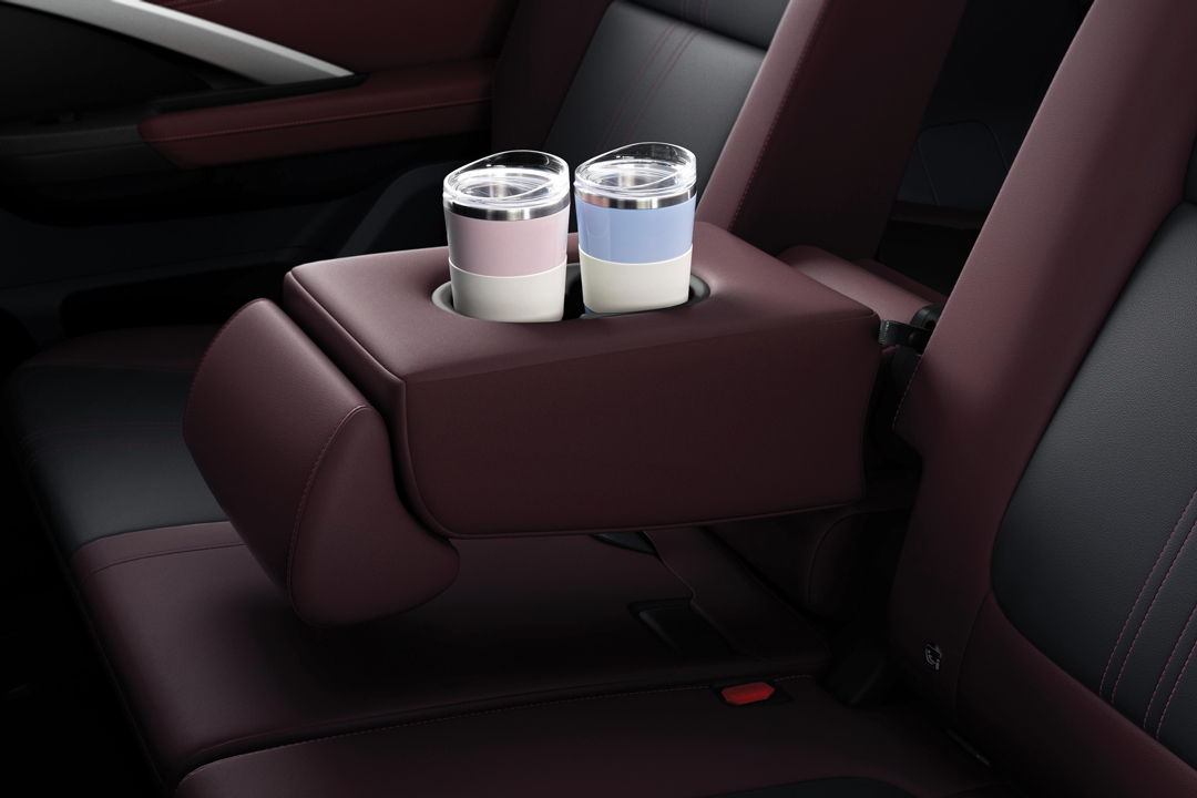 2nd-row-armrest